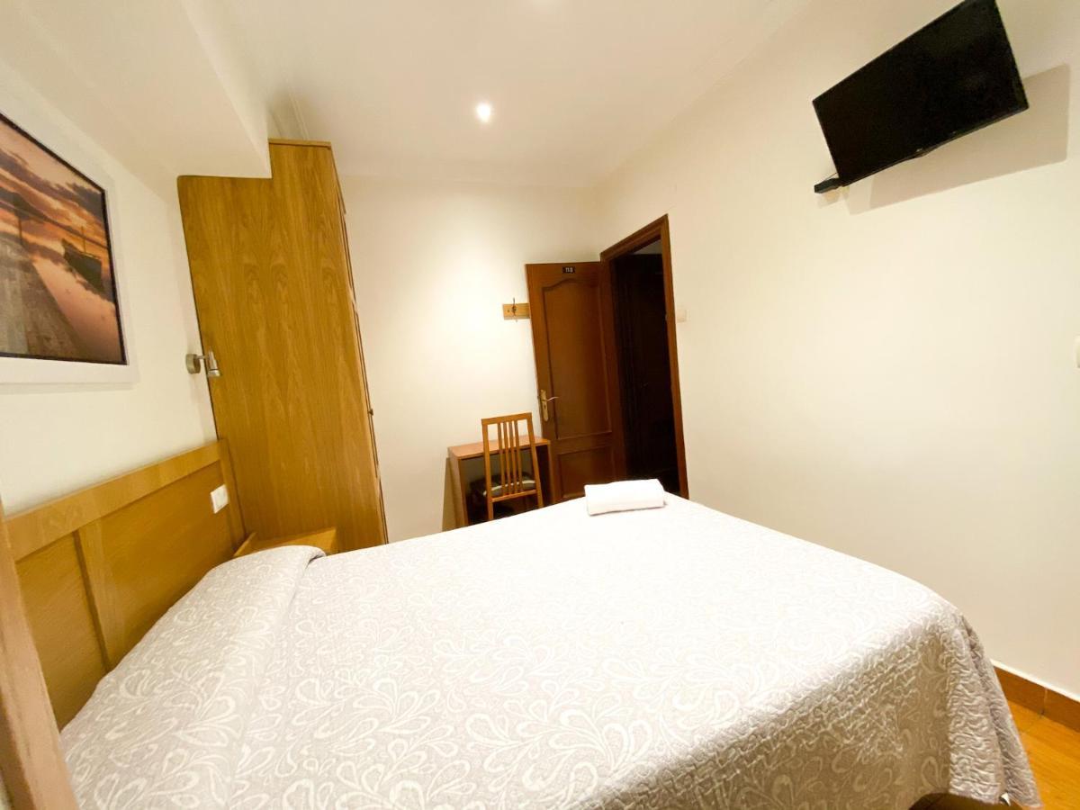 Pension Angelines, Sneuu Hostel Сантандер Экстерьер фото