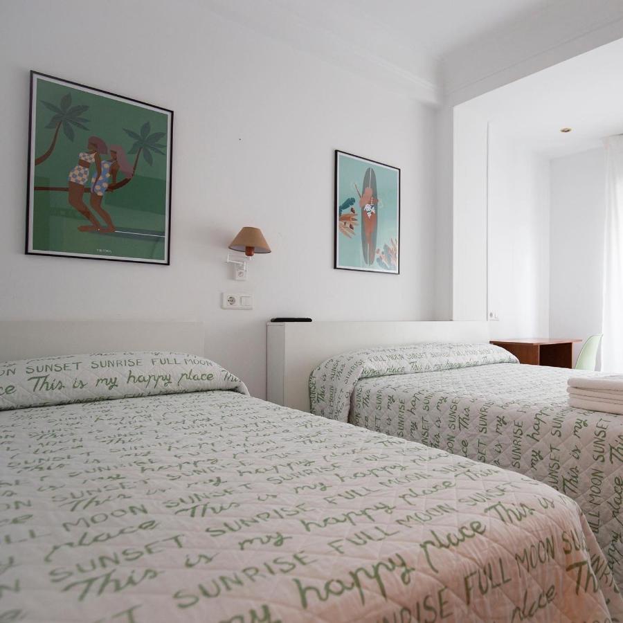 Pension Angelines, Sneuu Hostel Сантандер Экстерьер фото