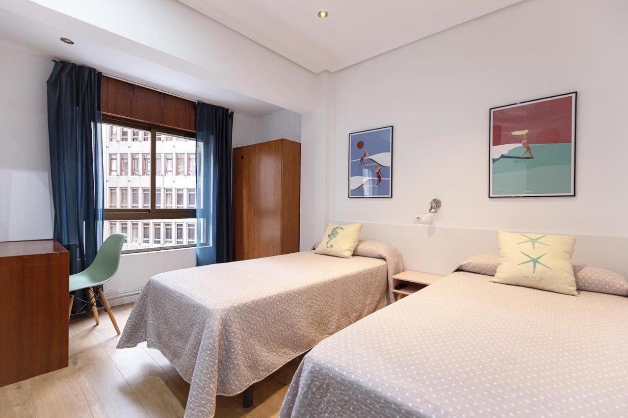 Pension Angelines, Sneuu Hostel Сантандер Экстерьер фото