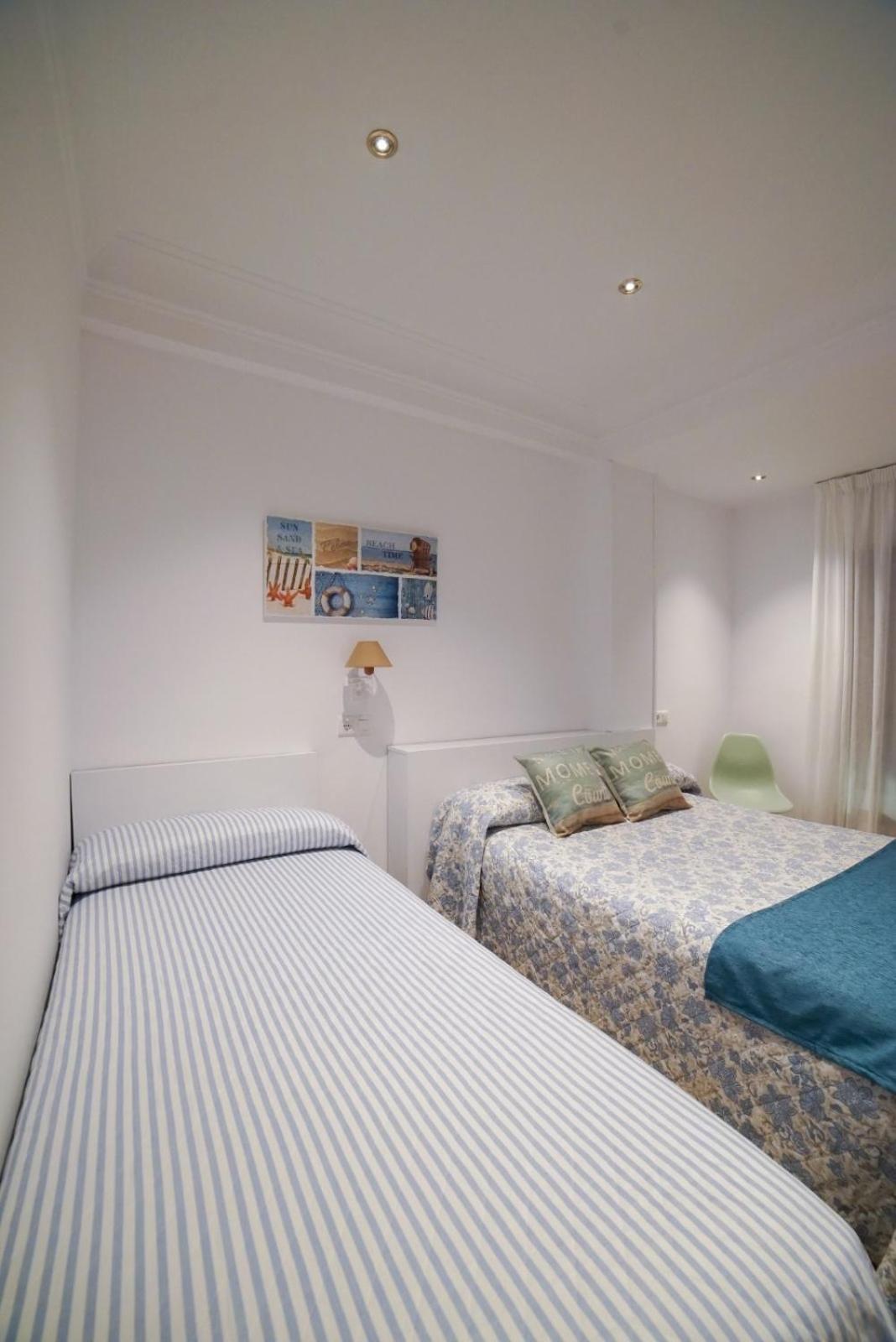 Pension Angelines, Sneuu Hostel Сантандер Экстерьер фото