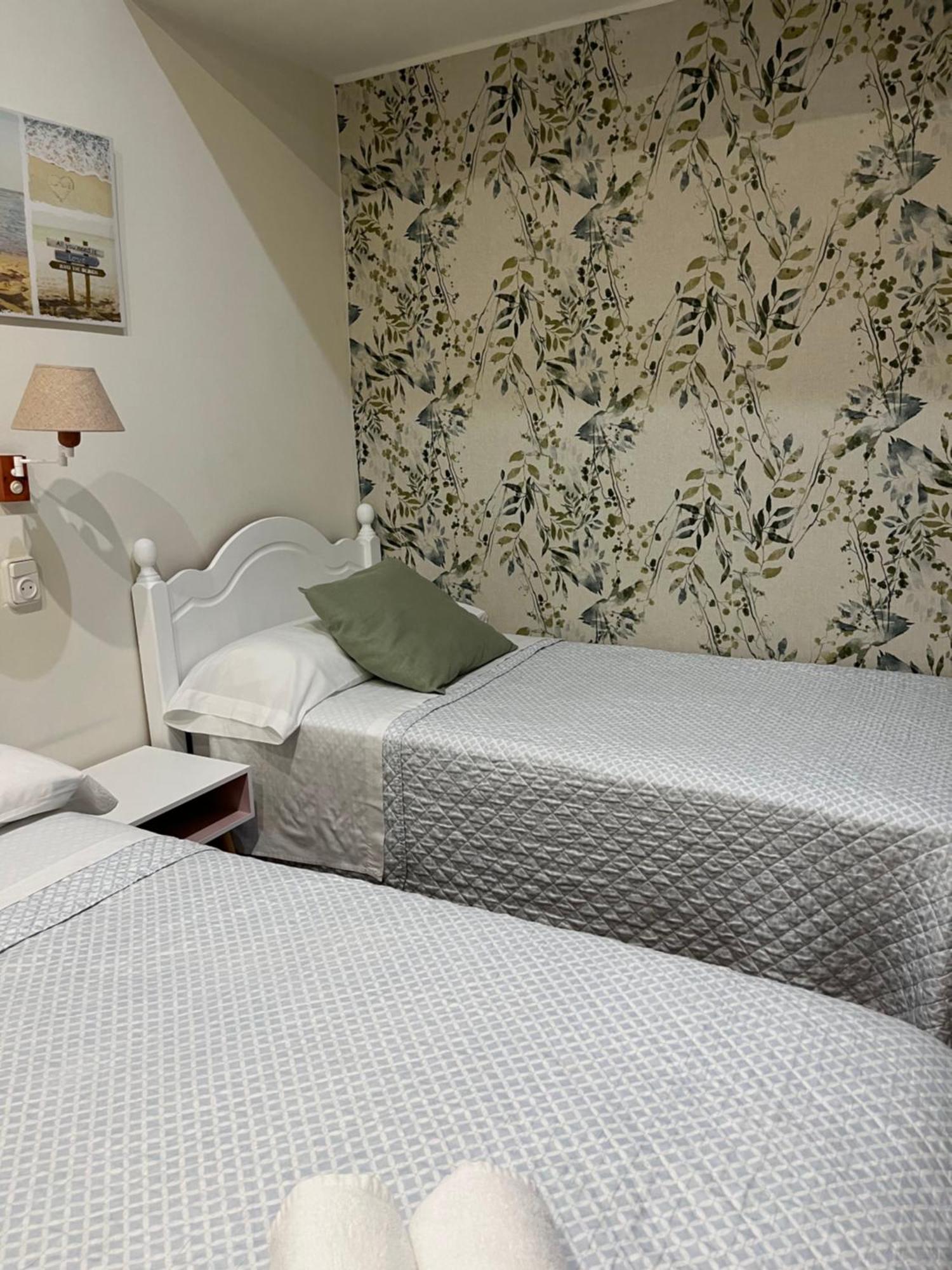 Pension Angelines, Sneuu Hostel Сантандер Экстерьер фото