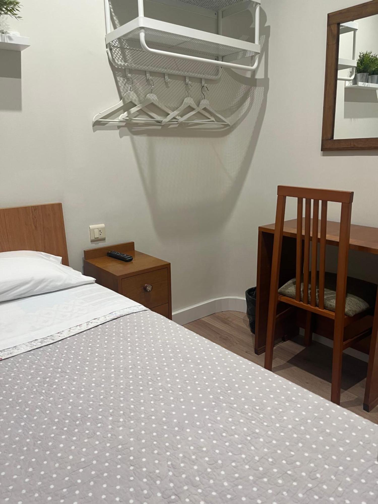 Pension Angelines, Sneuu Hostel Сантандер Экстерьер фото